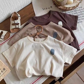 พร้อมส่ง เสื้อยืดแขนสั้นลําลอง พิมพ์ลายตัวอักษร สวมใส่สบาย แฟชั่นฤดูร้อน สไตล์เกาหลี และญี่ปุ่น สําหรับเด็กผู้ชาย และเด็กผู้หญิง