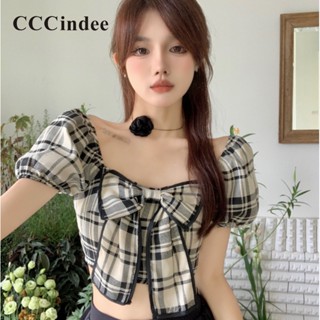 Cccindee ใหม่ เสื้อครอปลําลอง คอสี่เหลี่ยม แขนพอง ประดับโบว์ เข้ารูป ลายสก๊อต แฟชั่นสําหรับสตรี 2023