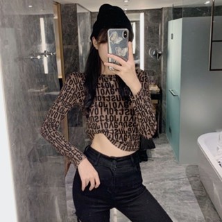  เสื้อยืดแขนยาว เอวลอย พิมพ์ลายตัวอักษร สไตล์ฮ่องกง สุดเซ็กซี่ แฟชั่นฤดูใบไม้ร่วง และฤดูหนาว สําหรับผู้หญิง