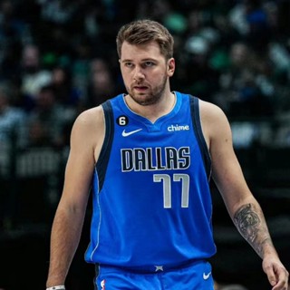 พร้อมส่ง เสื้อกีฬาบาสเก็ตบอล ลายทีม Dallas Mavericks No.77 Luka Doncic สําหรับผู้ชาย