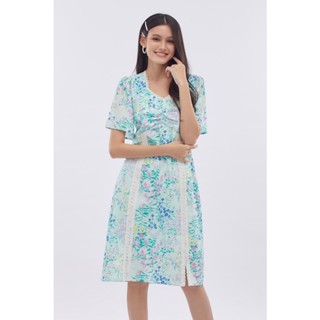 EP เดรสลายดอกไม้แต่งลูกไม้ ผู้หญิง สีเขียว | Floral Print Dress with Lace Detail | 4550