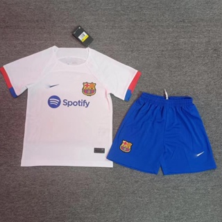 เสื้อกีฬาแขนสั้น ลายทีม Barcelona Away 24 Barcelona สีขาว และกางเกงขาสั้น สีฟ้า สําหรับเด็กผู้หญิง และผู้ชาย (อายุ 2-13 ปี)