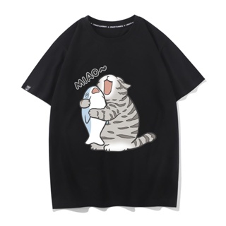 น่ารักมาก! Hug fish cat เสื้อยืดแขนสั้นคู่รักสไตล์อนิเมะน่ารักเสื้อยืดผ้าฝ้ายขนาดใหญ่ใหม่