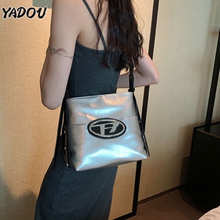 YADOU กระเป๋าสะพายแฟชั่นญี่ปุ่นและเกาหลีดีไซน์เฉพาะวัสดุ PU กระเป๋าสะพายข้างความจุขนาดใหญ่มันวาวคุณภาพสูง