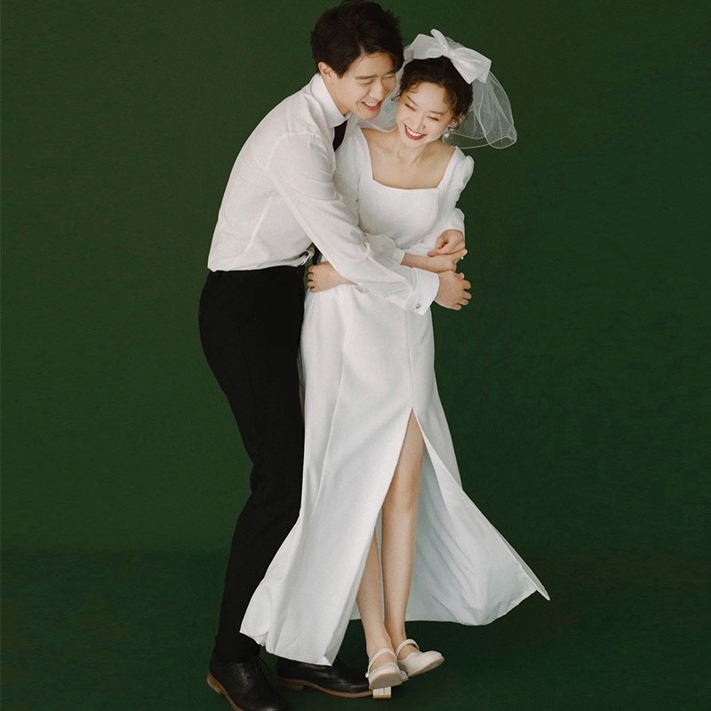 ชุดเดรสแขนยาว-ผ้าซาติน-สีขาว-แบบเรียบง่าย-สไตล์ฝรั่งเศส-สําหรับเจ้าสาว-ใส่ไปงานแต่งงาน-สนามหญ้า