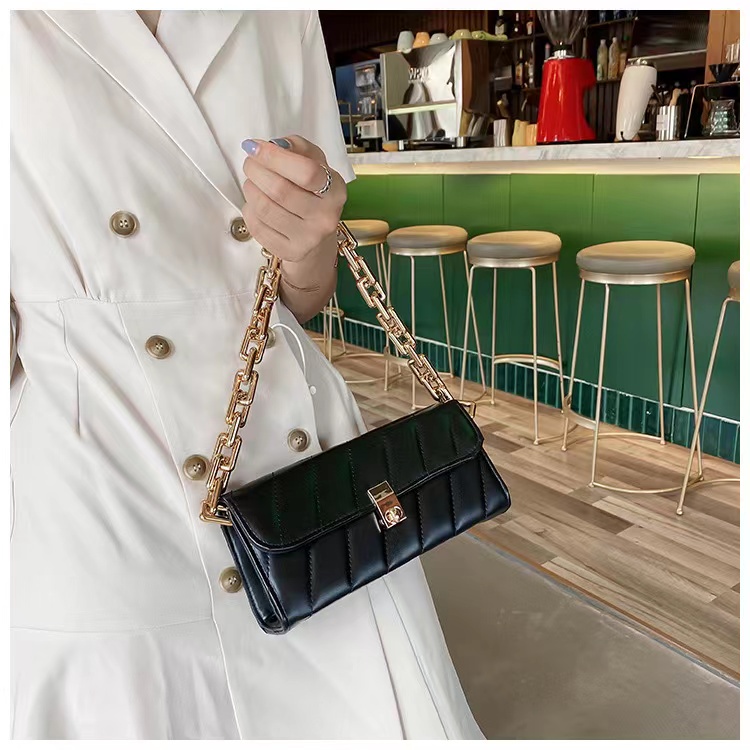 ภาพหน้าปกสินค้า(HB-249)กระเป๋าสะพายหนังPUหนาสีพื้น ทรงสวยบกระเป๋าผู้หญิง กระเป๋าสะพายไหล่ กระเป๋า จากร้าน oye_shop บน Shopee