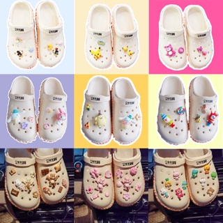 CROCS ชุดหมุดสตรอเบอร์รี่ หมี น่ารัก Sanrio Hello Kitty Jibbitz Charm My Melody Pikachu จี้รองเท้า Snoopy Dog Croc Jibbits สําหรับเด็ก ตกแต่งรองเท้า