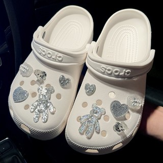 CROCS เครื่องประดับ จี้รูปหมี ประดับเลื่อม ไข่มุก และดอกไม้ และเพชร แฟชั่นสําหรับผู้หญิง