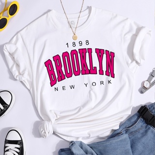 เสื้อยืดแขนสั้น พิมพ์ลายกราฟิก Brooklyn New York 1898 สําหรับผู้หญิง