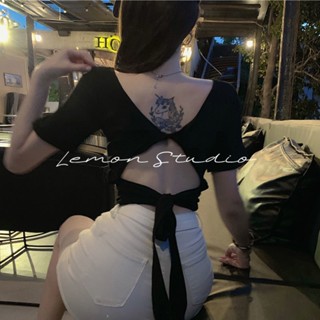 Lemon Studio พร้อมส่ง เสื้อ เสื้อยืดแขนสั้น ด้านบนที่ทันสมัยและเซ็กซี่ เสื้อเชิ้ตขอบคอขนาดใหญ่สั้น 0196