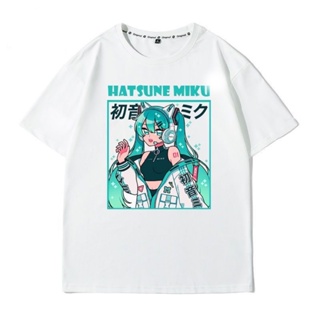 Hatsune Miku เสื้อยืดผ้าฝ้ายผู้หญิงการ์ตูนญี่ปุ่นอะนิเมะ ins แนวโน้มการพิมพ์ miku คอกลมแขนสั้นด้านบน เสื้อผ้า