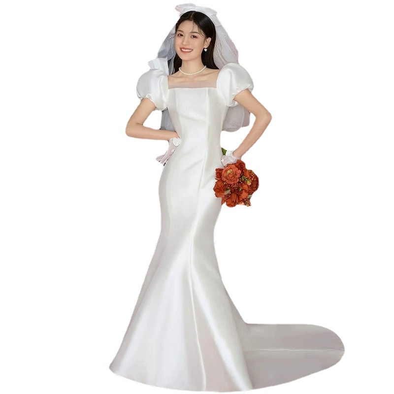 ชุดแต่งงานที่เรียบง่ายใหม่เจ้าสาวซาตินสนามหญ้าริมทะเลงานแต่งงานฮันนีมูนท่องเที่ยวแฟชั่นชุดยาวสีขาว