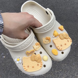 เครื่องประดับ จี้รูป Hello Kitty Jibbits และสตรอเบอร์รี่หมีน่ารัก สําหรับตกแต่งรองเท้า Crocs