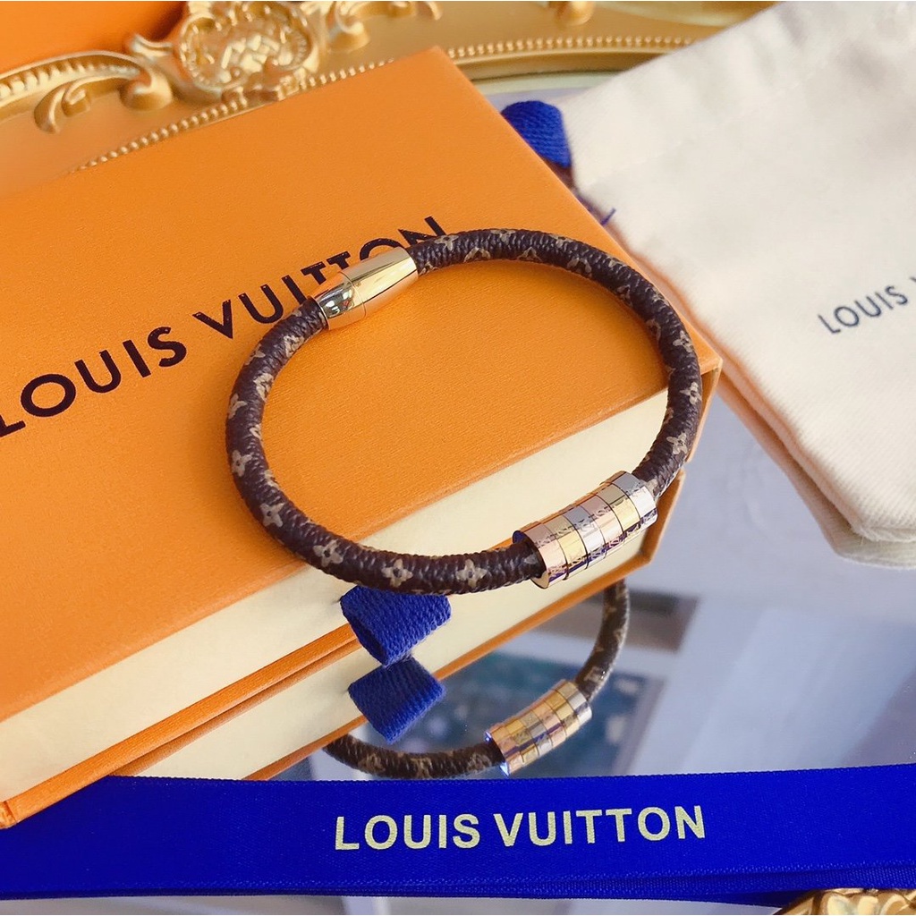 louis-vuitton-สร้อยข้อมือ-กําไลข้อมือ-ลําลอง-หลุยส์วิตตอง-กําไลข้อมือที่ละเอียดอ่อน-กลวง-โลโก้ตัวอักษร-lv-โมโนแกรม-ไทเทเนียม-โซ่เหล็ก-สร้อยข้อมือ