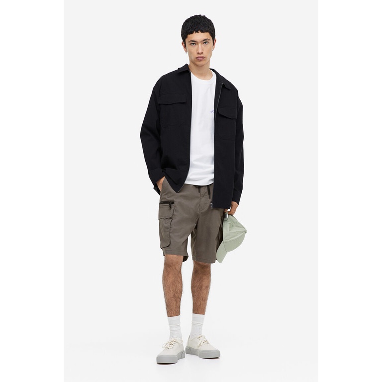H&M Man Regular Fit Kneelength cargo shorts 1038486_1 Shopee Thailand