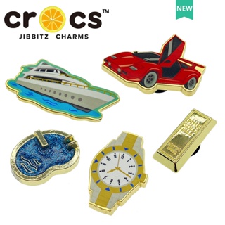 ภาพหน้าปกสินค้าJibbitz crocs charms อุปกรณ์เสริมนาฬิกาข้อมือ โลหะ สีทอง สไตล์สร้างสรรค์ DIY สําหรับเรือยอร์ช 2023 ที่เกี่ยวข้อง