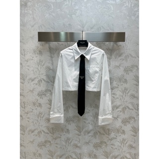 QEIG PRA * A 2023 autumn and winter New triangle tie decoration niche design fashion all-match short shirt womens long sleeve