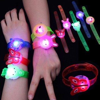 นาฬิกาข้อมือเรืองแสง LED รูปการ์ตูนตลกน่ารัก สุ่มสี เครื่องประดับ สําหรับปาร์ตี้ฮาโลวีน