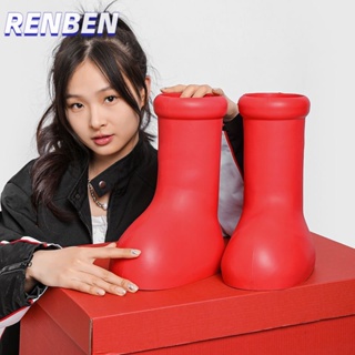 RENBEN  รองเท้าบูทสีแดงขนาดใหญ่สไตล์เดียวกันท่อสูงหนาพื้นรองเท้าบูทบางแสดงขาผู้ชายและผู้หญิง