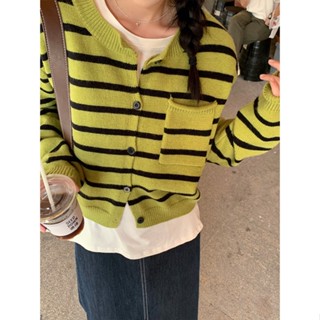 เสื้อแจ็กเก็ตคาร์ดิแกนแขนยาว คอกลม ผ้าวูลถัก ปักลายลูกสุนัข สีดํา และสีขาว แฟชั่นฤดูใบไม้ร่วง สําหรับผู้หญิง