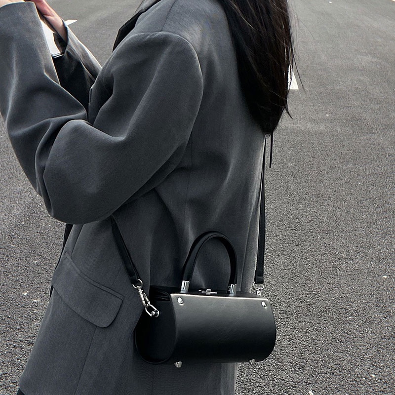 camidy-รุ่นใหม่ของเกาหลีออกแบบเฉพาะระดับ-high-end-กระเป๋าทรงกระบอกย้อนยุคสีดำหวานและเท่ห์กระเป๋าสะพายกระเป๋าถือผู้หญิง