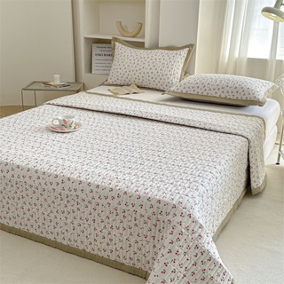 3 IN 1 ผ้าคลุมเตียง ปลอกหมอน ผ้าคลุมเตียง สองชั้น พิมพ์ลายดอกไม้ สีแดง กันลื่น / ปลอกหมอนคาดาร์ ขนาดควีนไซซ์เดี่ยว
