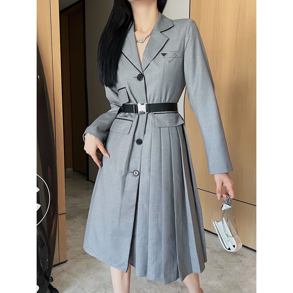 p7uj-pra-a-2023-autumn-and-winter-new-side-pleated-dress-single-side-collar-bag-mouth-contrast-color-base-strip-design-matching-belt