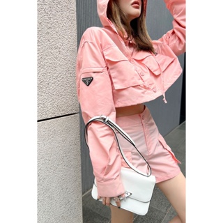 F4OV PRA * A 2023 autumn and winter new large pocket decorative zipper hooded top letter triangle logo shorts suit for women