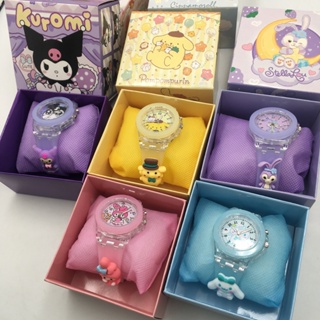นาฬิกาข้อมือ ลายการ์ตูน Sanrio Melody Kuromi Cinnamoroll Pom Pom Purin Stella Lou พร้อมไฟฉาย 7 สี สําหรับเด็ก