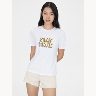 สไตล์มินิมอล Pomelo เสื้อทีเชิ้ตพิมพ์ลาย Stay True เป็นมิตรต่อสิ่งแวดล้อม เสื้อยืด ผู้หญิง คนดัง