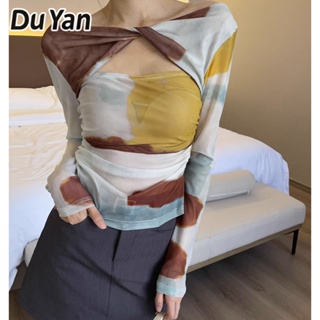 Du Yan เสื้อยืดแขนยาว เปิดไหล่ คอวี พิมพ์ลาย สไตล์ยุโรป และอเมริกา สําหรับผู้หญิง Y2K