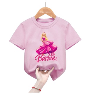 ใหม่ เสื้อยืดแขนสั้น พิมพ์ลายโลโก้บาร์บี้ Kawaii Barbie สีชมพู สําหรับเด็กผู้หญิง และเด็กผู้ชาย 2024