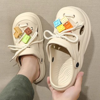 Qyckaby Stepping on Shit Feel Hole รองเท้าแตะลําลอง พื้นหนา กันลื่น ระงับกลิ่น แฟชั่นฤดูร้อน สําหรับผู้ชาย และผู้หญิง 2023