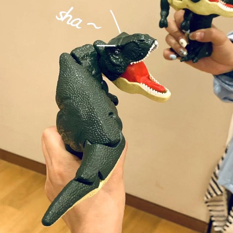 ของเล่นไดโนเสาร์-แบบกด-พลาสติก-แกว่งมือ-ขยับหัว-และหาง-จําลอง-สนุก-ไดโนเสาร์สํารวจ-ผู้หญิง