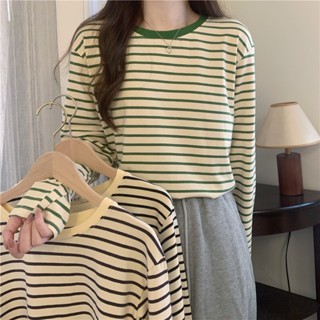 WANG JIAO ZHAN เสื้อคอกลม แขนยาว ทรงหลวม ลายทาง เข้ากับทุกการแต่งกาย สไตล์ใหม่ สําหรับผู้หญิง