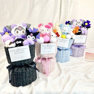 SANRIO พร้อมส่ง ช่อดอกไม้น่ารัก ตุ๊กตาซานริโอ้ เมโลดี้ คุโรมิ คิตตี้ ซินนาม่อนโรล ผ้ากํามะหยี่ขนนิ่ม ช่อดอกไม้ สําหรับเป็นของขวัญรับปริญญา