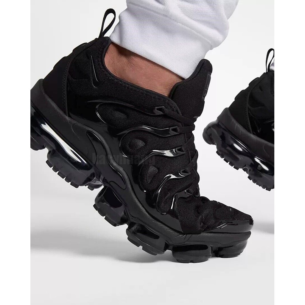 vapormax tn plus triple black