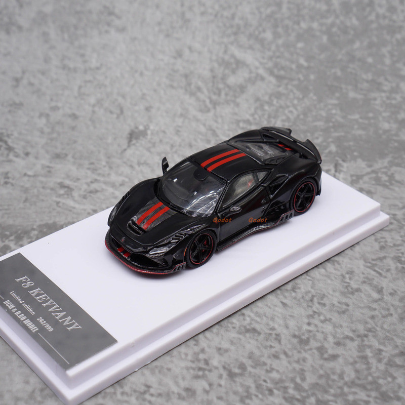 Modellino Auto Sportiva DCM 1:64 Argento &ndash; Muscle Car In Metallo Pressofuso Anno 2023
