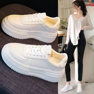 SELINE  รองเท้าผ้าใบผู้หญิง สีขาว พื้นหนา รองเท้าผ้าใบส้นสูงส้นหนา รองเท้าแฟชั่น ผูกเชือก 2023 NEW  Stylish Chic fashion พิเศษ B95F22T 37Z230910