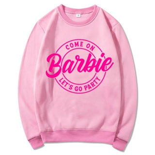 เสื้อกันหนาว คอกลม ผ้าฟลีซ พิมพ์ลาย barbie lets go สําหรับผู้หญิง