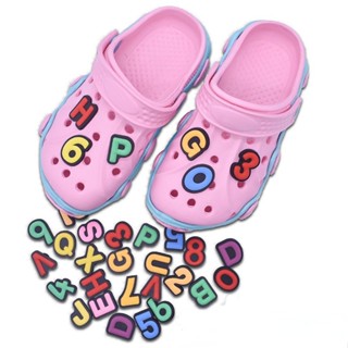 CROCS Jibbitz ตัวอักษร ตัวเลข ตัวอักษร A-Z อุปกรณ์เสริม สําหรับตกแต่งรองเท้าเด็ก