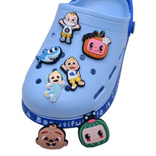 จี้รูปการ์ตูนฉลามน่ารัก เหมาะกับผู้หญิง สําหรับตกแต่งรองเท้า Crocs Jibbits