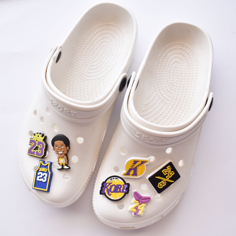 จี้การ์ตูนบาสเก็ตบอล-jibbitz-charm-james-jibits-croc-nba-shoe-charms-kobe-bryant-croc-jibbits-pin-สําหรับผู้หญิง-อุปกรณ์เสริมตกแต่งรองเท้า