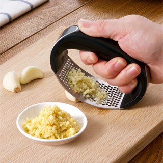 Spot second hair# stainless steel ring garlic press kitchen manual garlic mash household small garlic mash garlic ginger garlic mash 8.cc