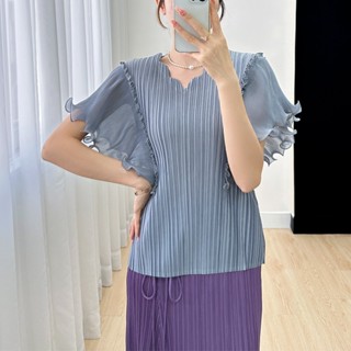 เสื้อยืดแขนสั้น คอวี แต่งจับจีบ สวมใส่สบาย แฟชั่นฤดูร้อน สไตล์ฝรั่งเศส สําหรับผู้หญิง