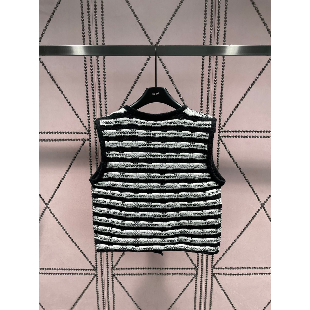 debg-cel-23-autumn-and-winter-new-black-and-white-classic-color-matching-knitted-vest-metal-button-letter-embroidered-arc-de-triomphe-knitwear