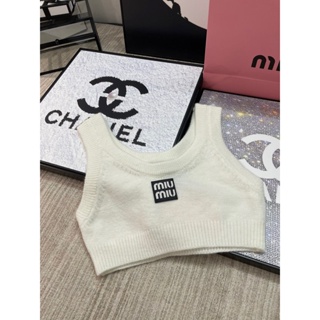 HSG2 MIU MIU 23 autumn and winter New short design small vest three-dimensional sewing letter square logo fashion knitted vest