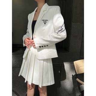 YRND PRA * A 23 autumn and winter New embroidered letter sleeve design suit jacket high waist pleated short skirt fashion suit