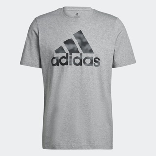adidas ไลฟ์สไตล์ เสื้อยืดพิมพ์ลายพราง Essentials ผู้ชาย สีเทา HL6931