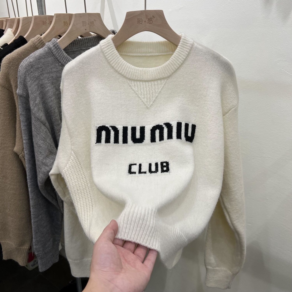 miumiu-เสื้อครอปกันหนาว-คอกลม-ผ้าถัก-แบบสวมหัว-แฟชั่นฤดูใบไม้ร่วง-ฤดูหนาว